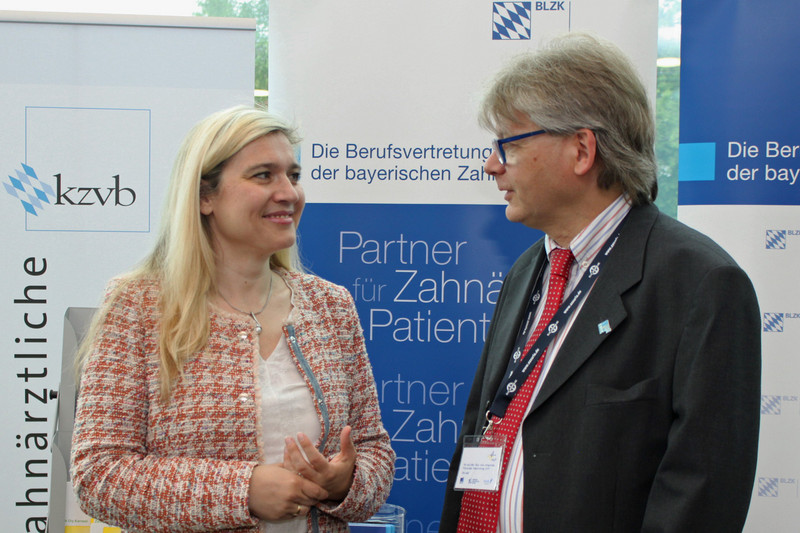 Gesundheitsministerin Melanie Huml und Dr. Rdiger Schott, Vorsitzender des ZBV Oberfranken
