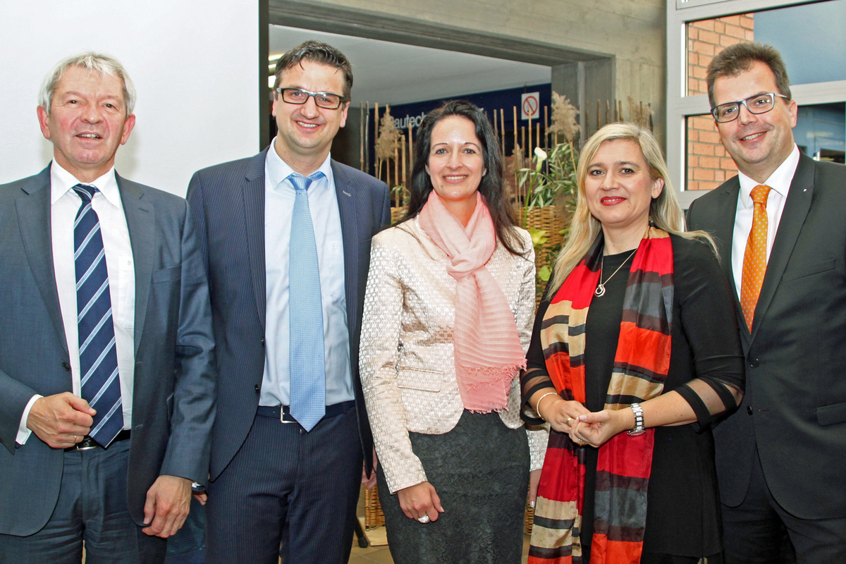 v.li.: Landrat Kalb, Schulleiter Kser mit Ehefrau, Staatsministerin Huml und Brgermeister Dr. Lange